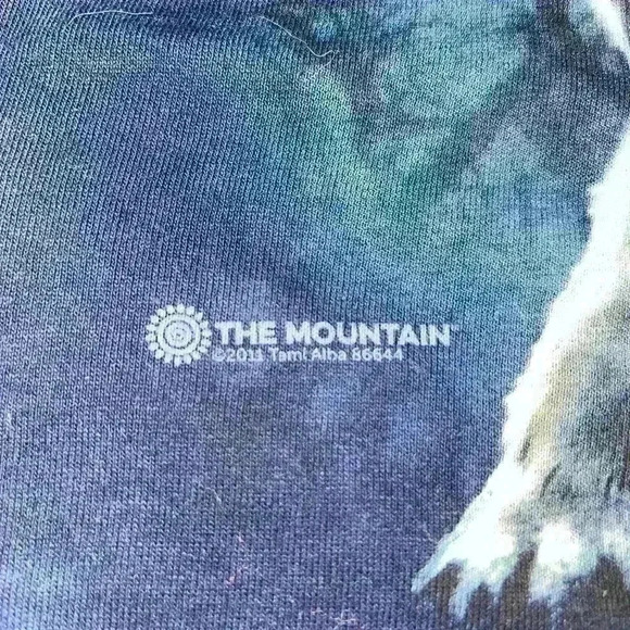 Wolf Graphic Tee - Picture 2 of 3